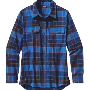 Patagonia Women's Featherstone Blue Plaid Long-Sleeved Button-up (Size 8)